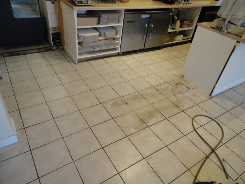11-01-22Tileandgroutcleaning1.jpg